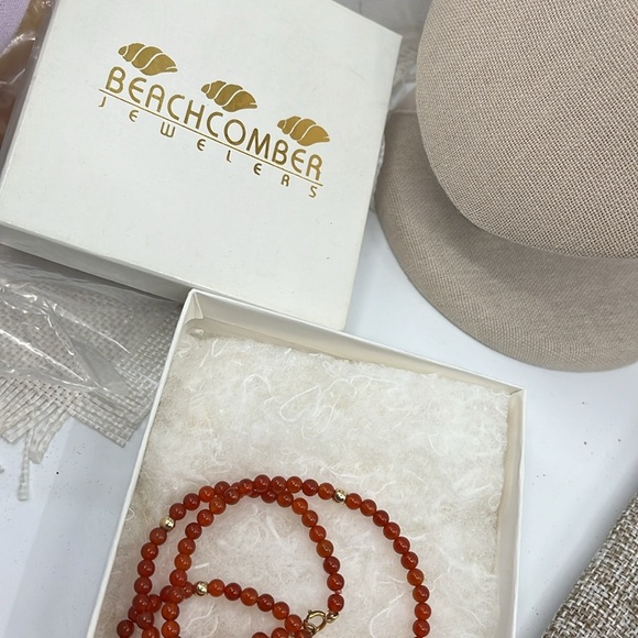 🔴 Vintage Carnelian or Red Coral Beaded Necklace 14k Gold Accents ✨ - Picture 12 of 14